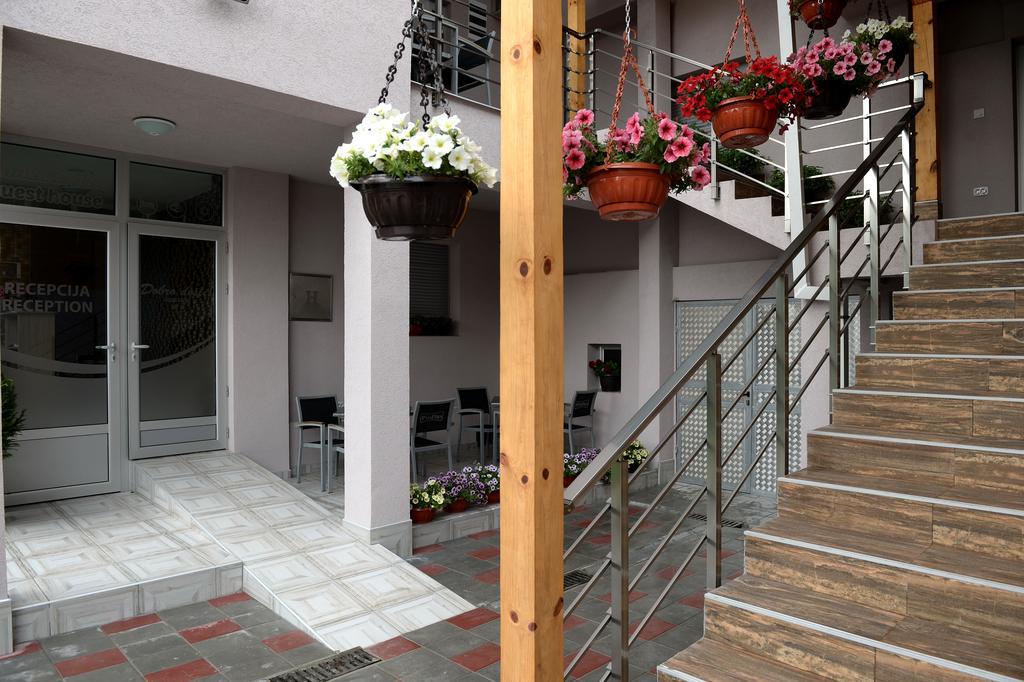 Guesthouse Dokic Leskovac  Exteriör bild